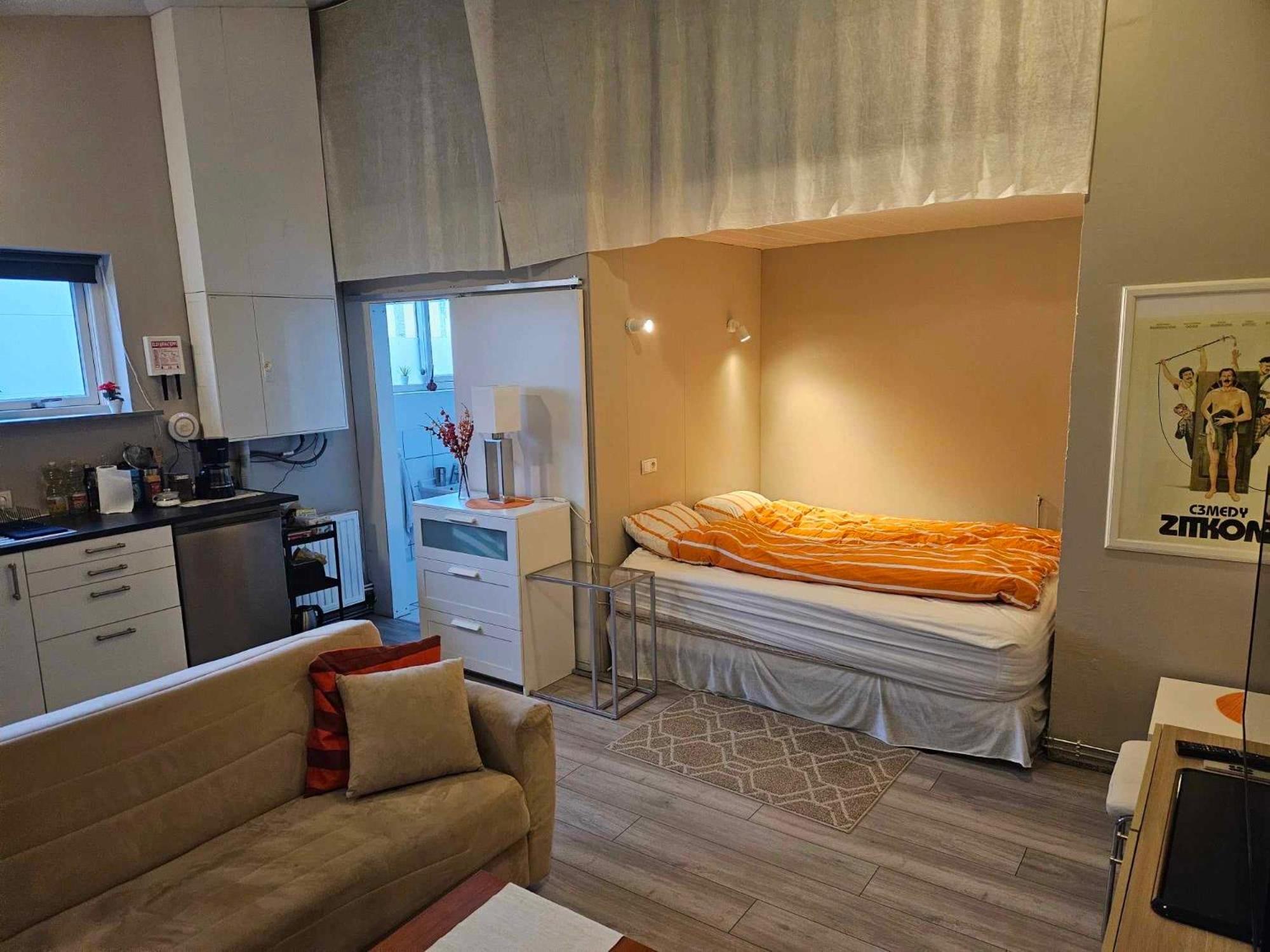 Private Studio Apartment Near The Airport Njarthvik Esterno foto