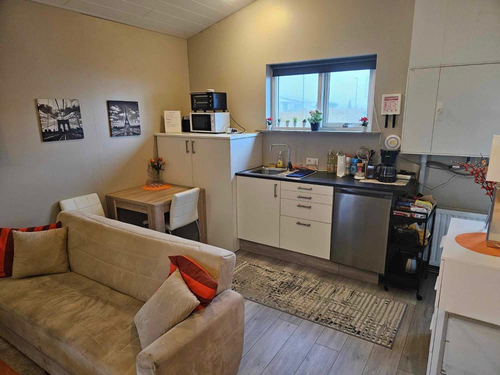 Private Studio Apartment Near The Airport Njarthvik Esterno foto