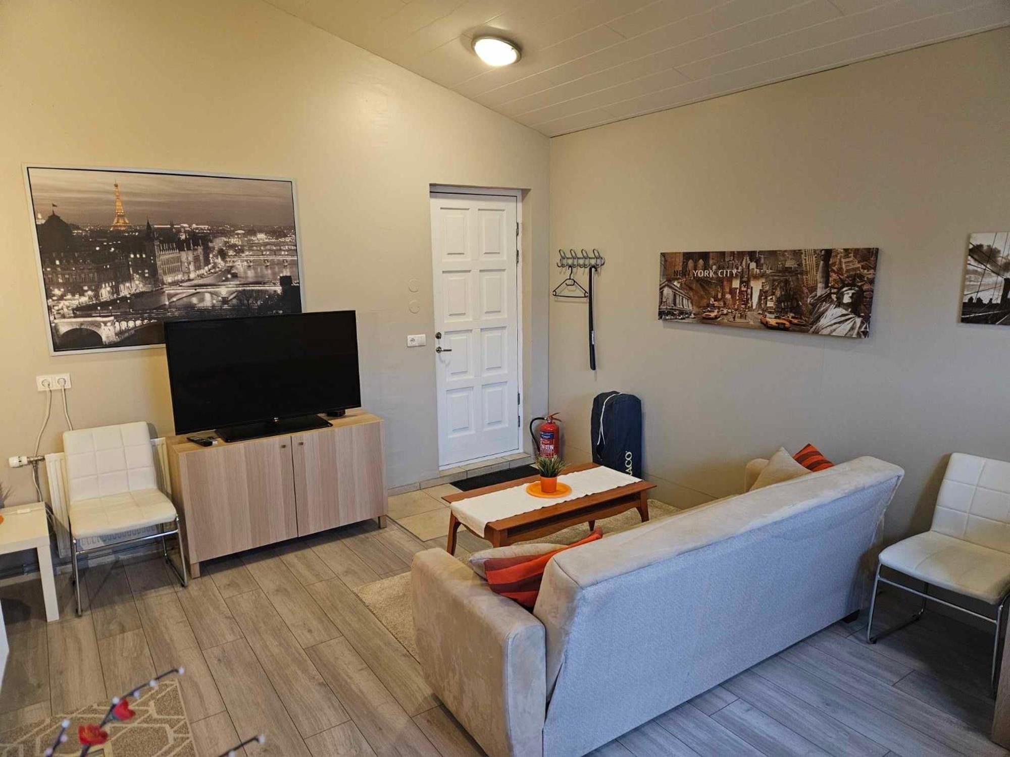 Private Studio Apartment Near The Airport Njarthvik Esterno foto